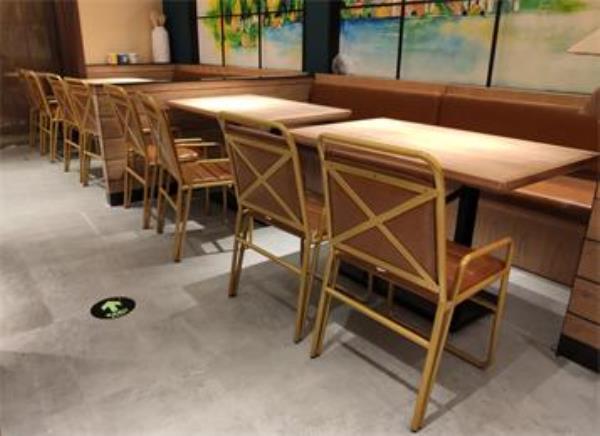 4人位企業員工食堂實木餐桌_快餐店實木餐桌