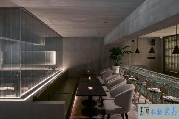 酒吧桌椅去哪買？酒吧桌廠家應(yīng)該注意什么？ 